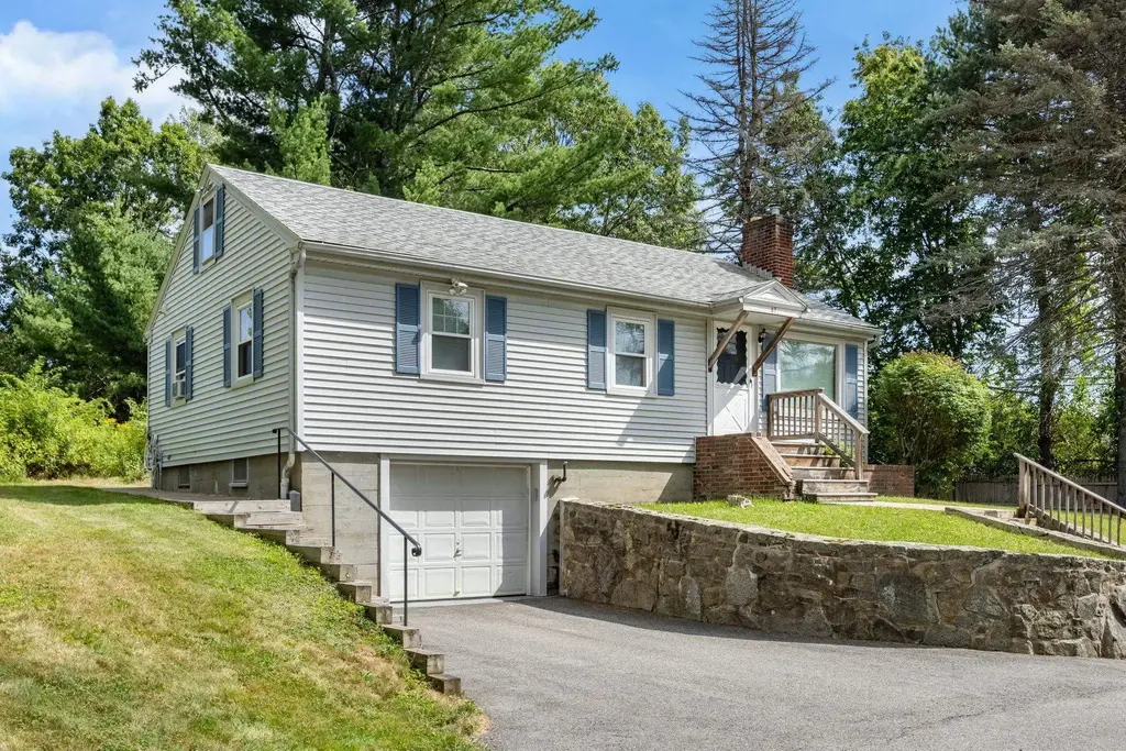 87 Piscataqua Road, Durham