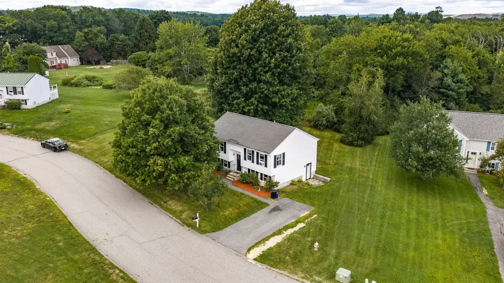 8 Cornerstone Drive, Dover