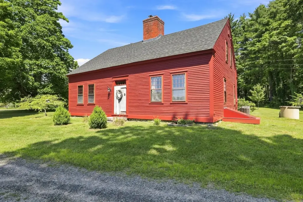 1 Smith Lane, Amherst