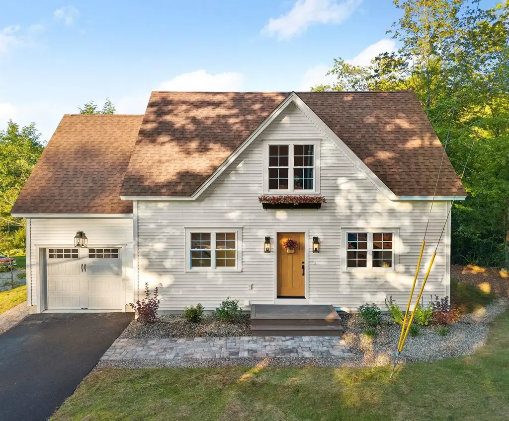 27 East Lake Road, Fitzwilliam