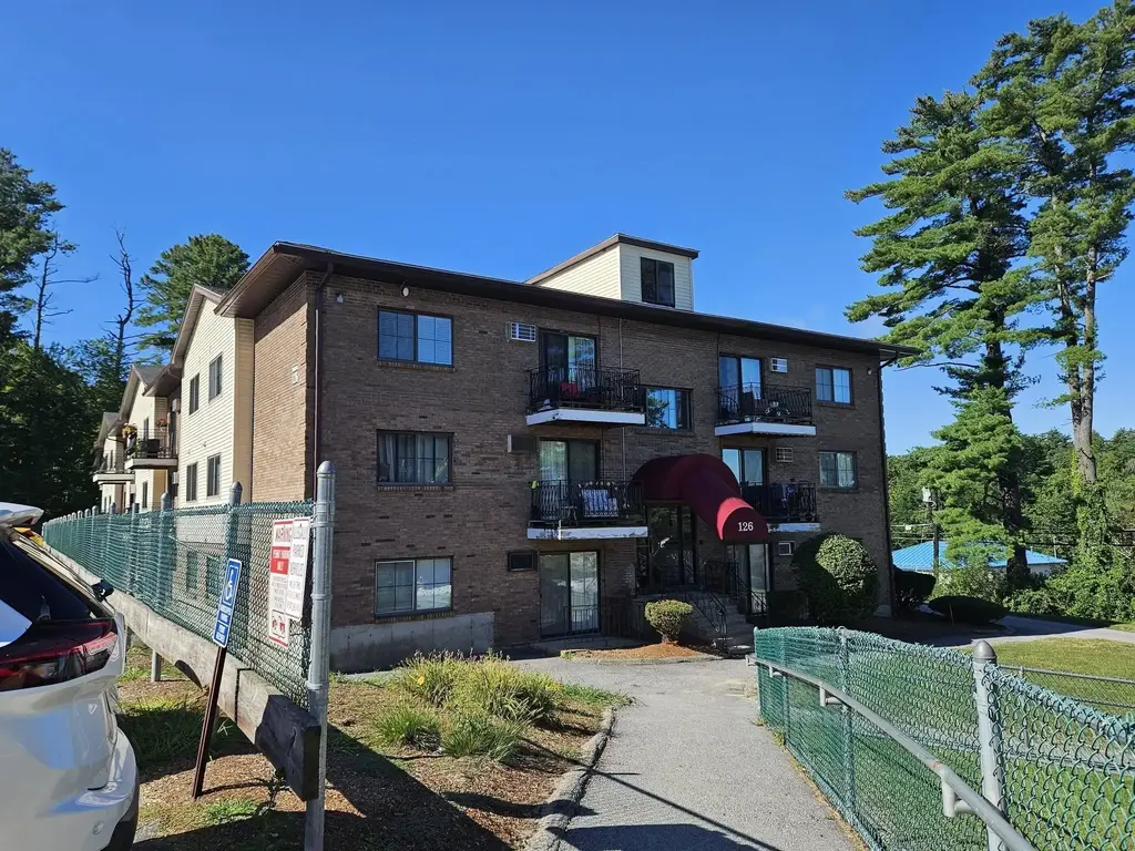 126 Mammoth Road, Hooksett