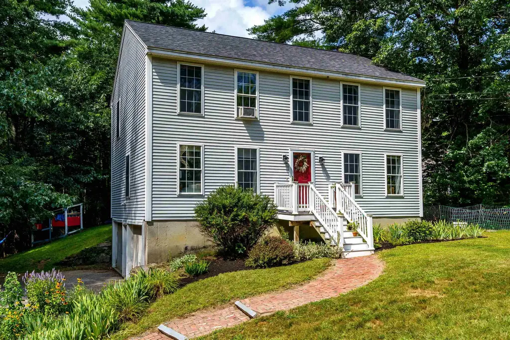 37 Tamarack Road, Lee