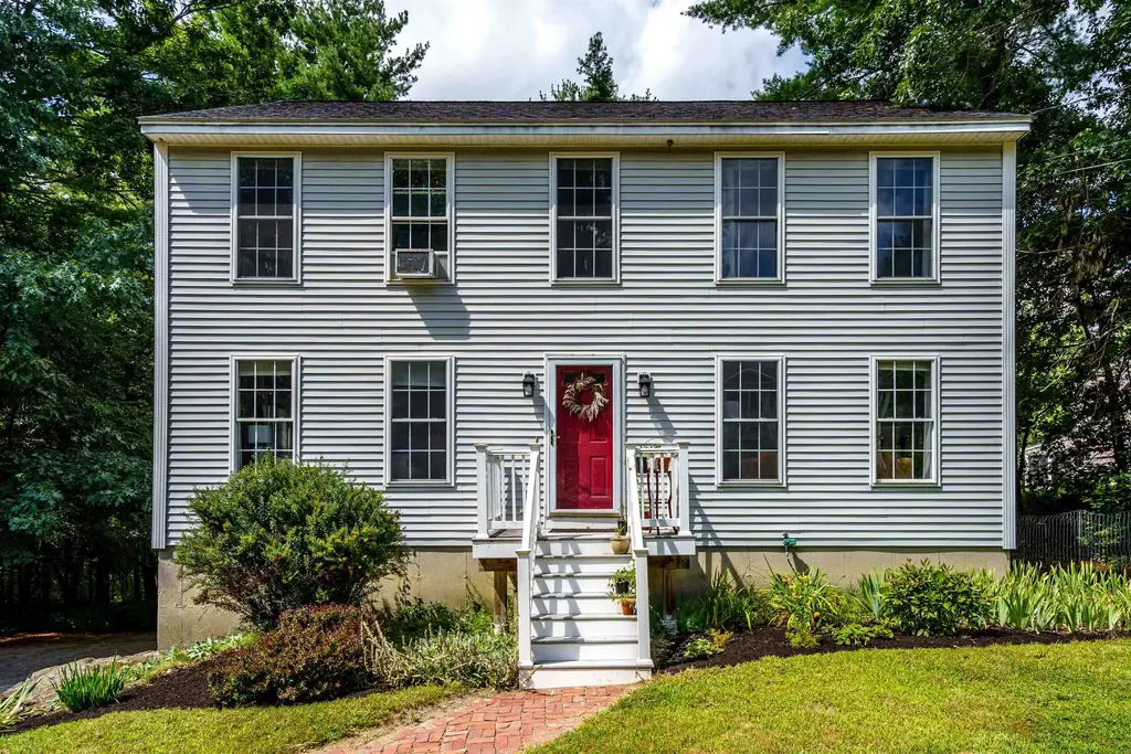 37 Tamarack Road, Lee