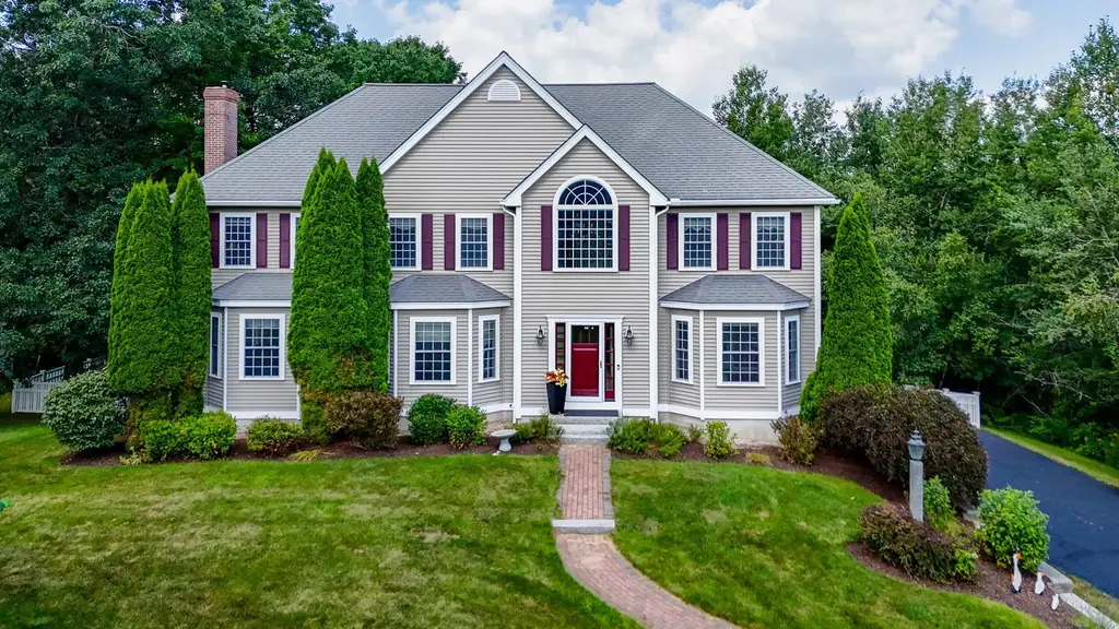 17 Sherry Circle, Brentwood