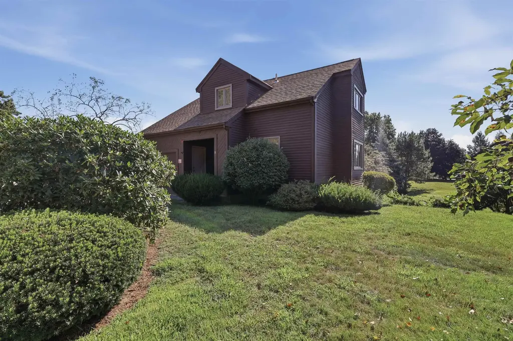 8 Gloucester Lane, Nashua