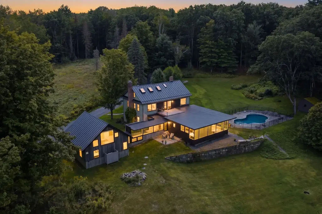 28 Loomis Road, Lebanon