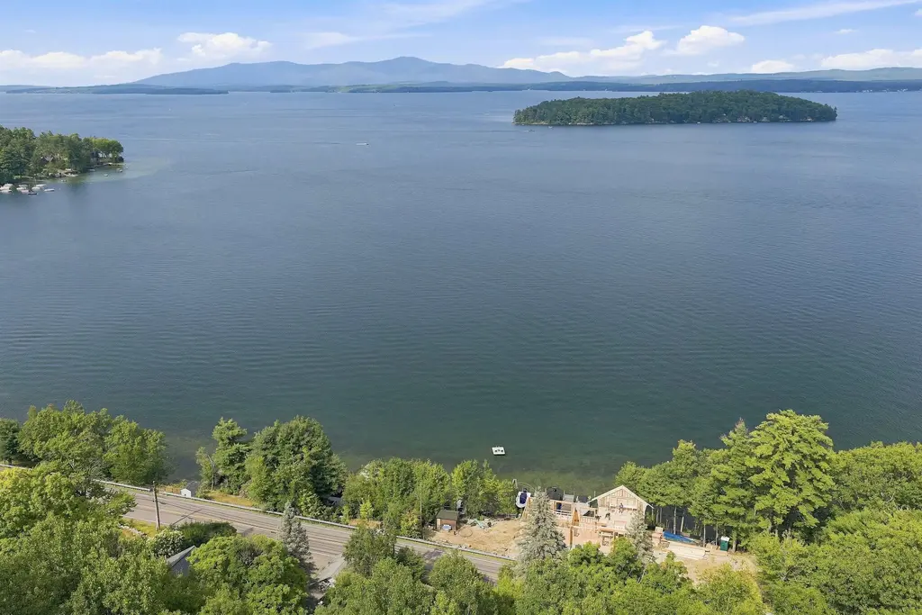2885 Lake Shore Road, Gilford
