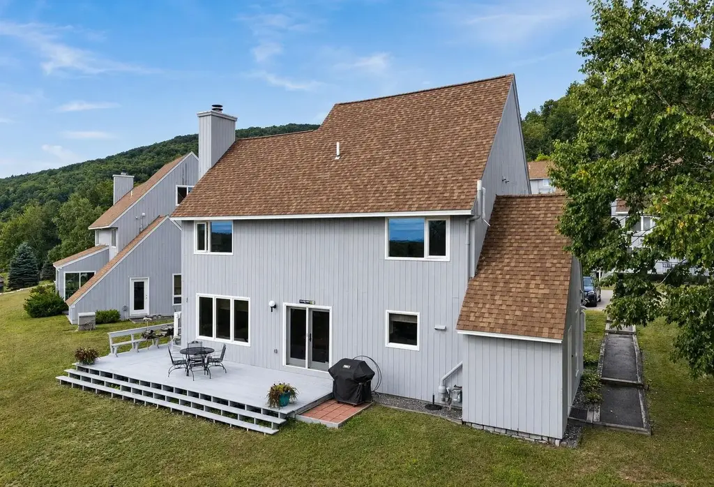 11 Rocky Point Road, Plymouth