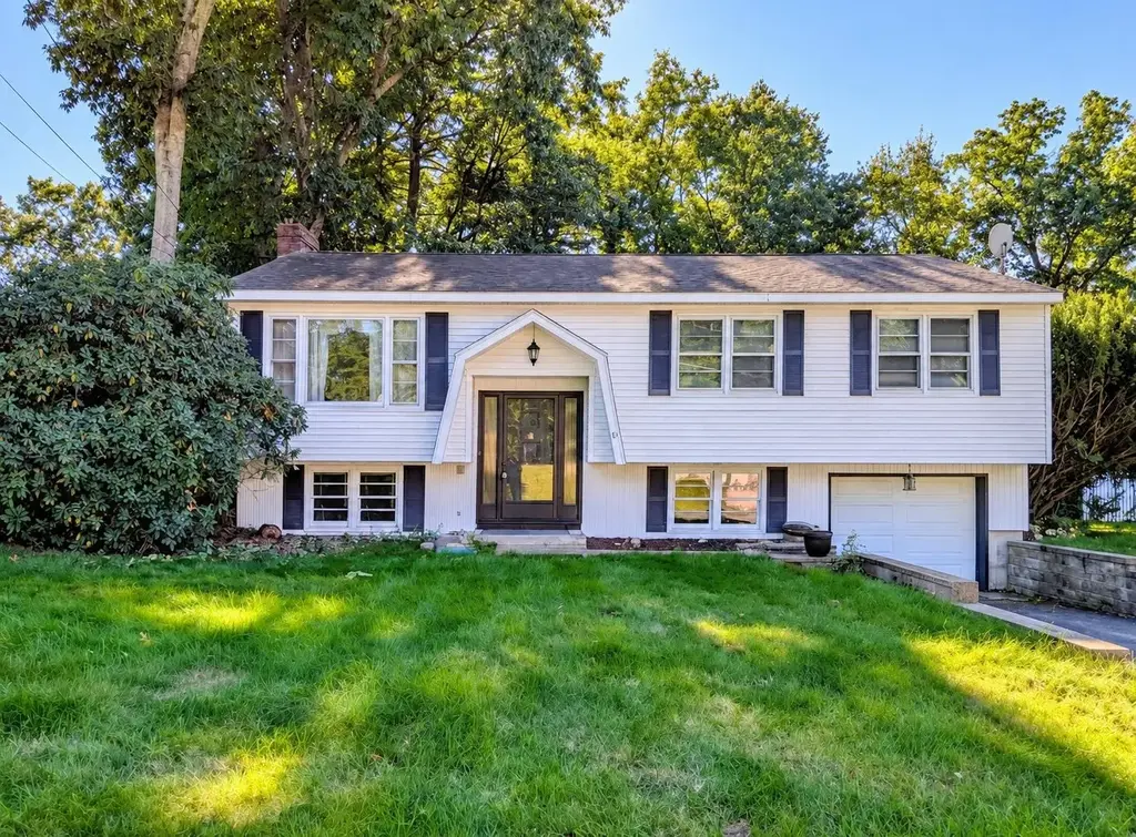 8 Radcliffe Drive, Nashua