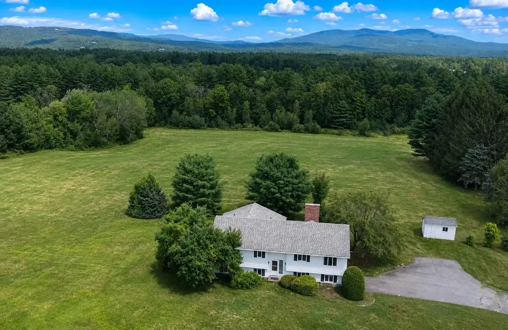 205 Sutton Road, New London