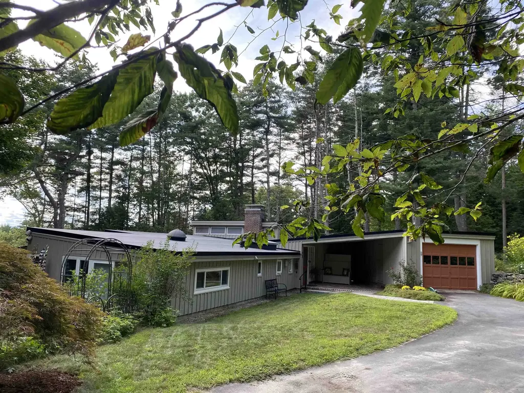 634 Jewett Road, Hopkinton