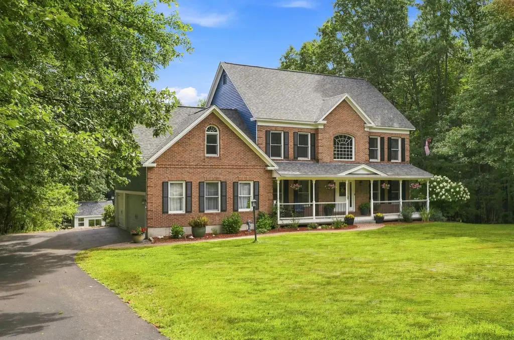 17 Mcafee Farm Road, Bedford
