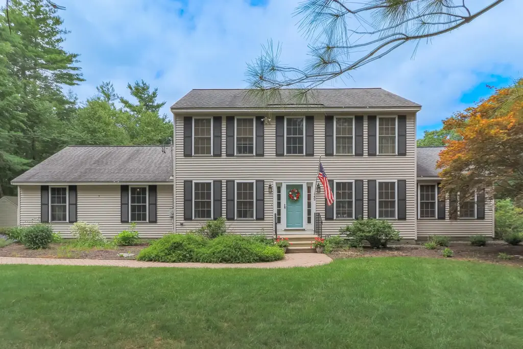 42 Dupaw Gould Road, Brookline