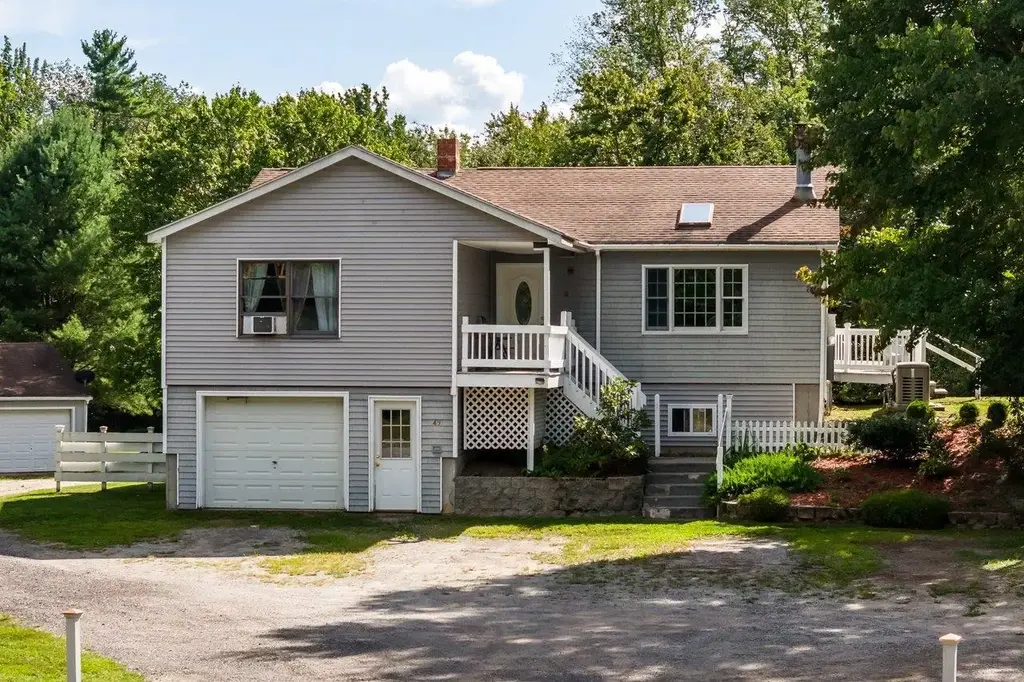 49 Route 107, Brentwood