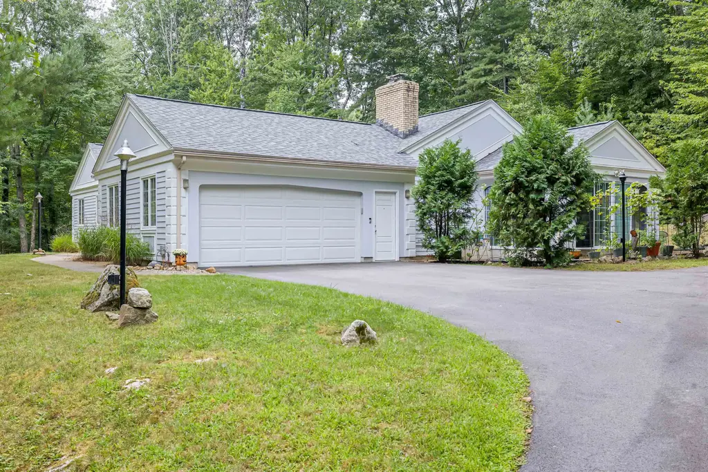 20 Buttonwood Road, Bedford