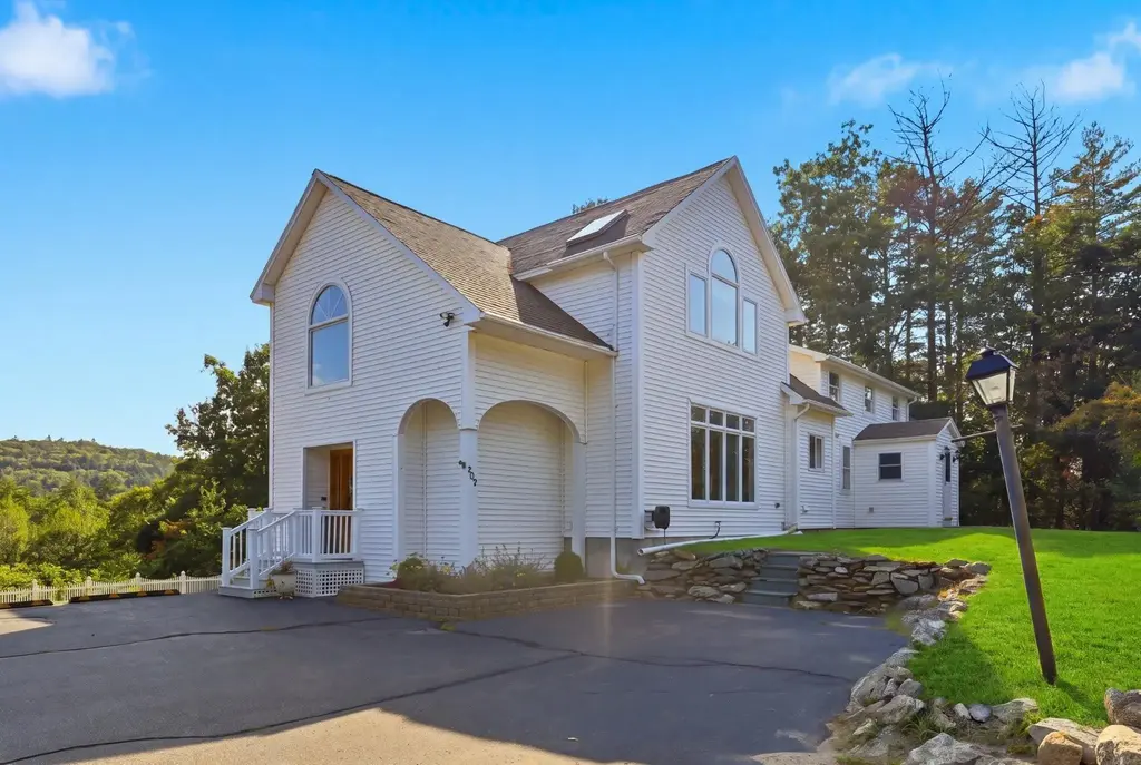 257 Meredith Neck Road, Meredith