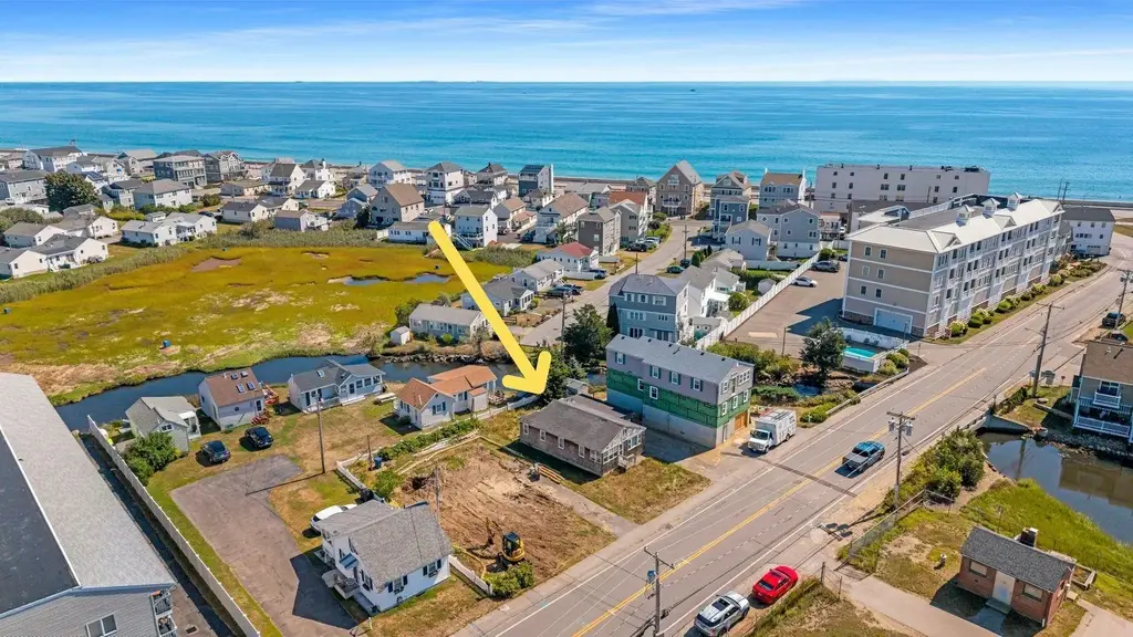 562 Winnacunnet Road, Hampton