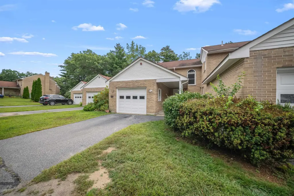 23 Bonnie Heights Lane, Hudson
