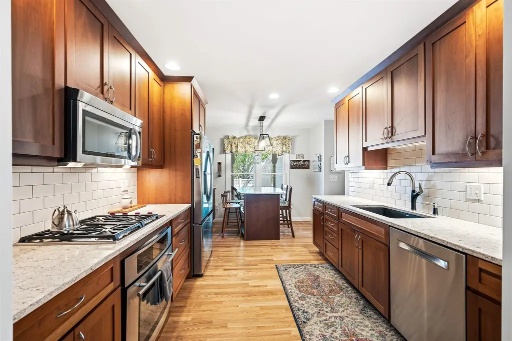 579 Sagamore Avenue, Portsmouth