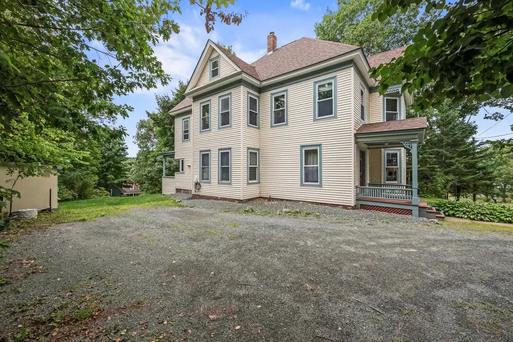 73 Bunker Hill Street, Lancaster