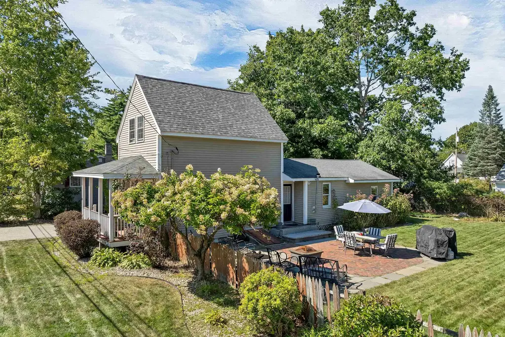 17 Manor Road, Concord
