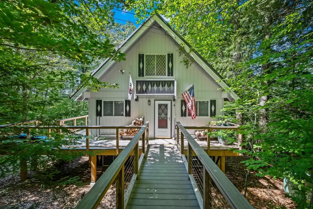 18 Jungfrau Road, Madison