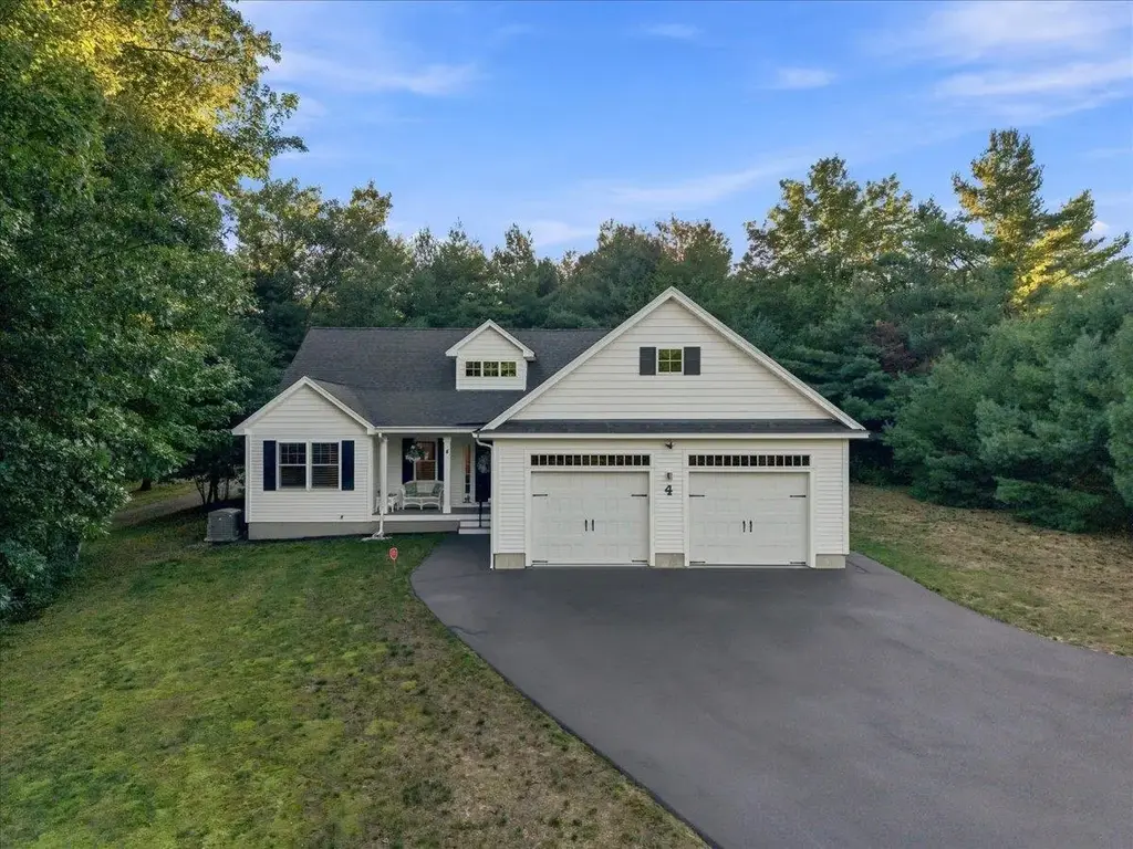 4 Sunningdale Drive, Somersworth