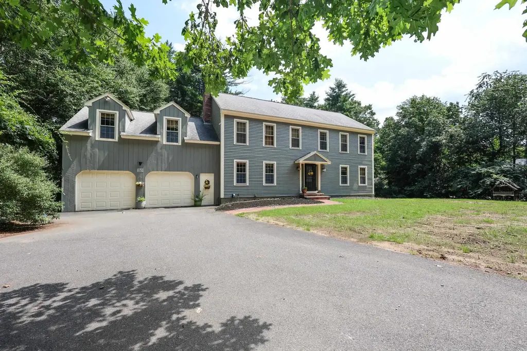 20 Christmas Tree Circle, Bedford