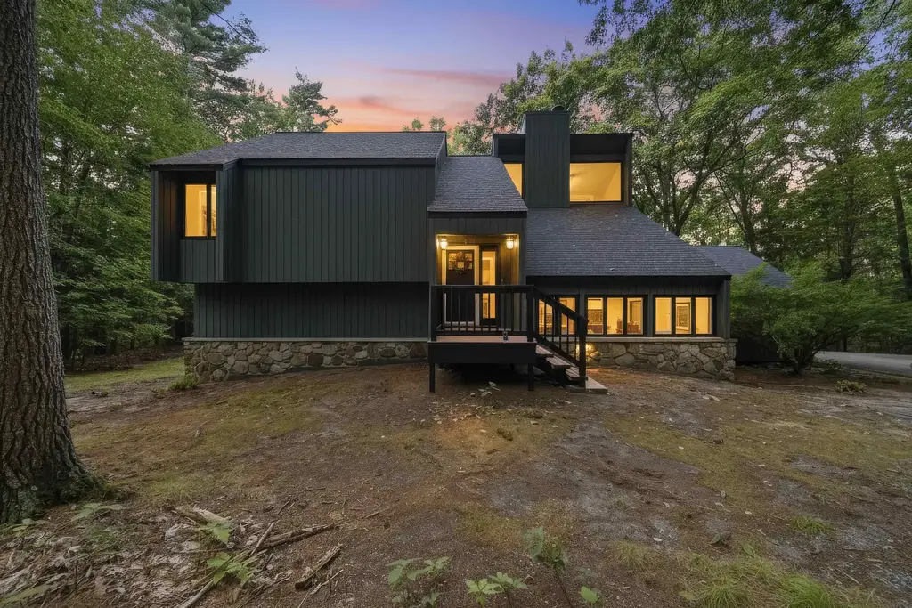 26 Old Manchester Road, Amherst
