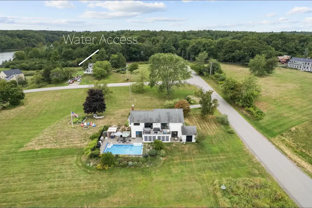 2 Moody Point Drive, Newmarket
