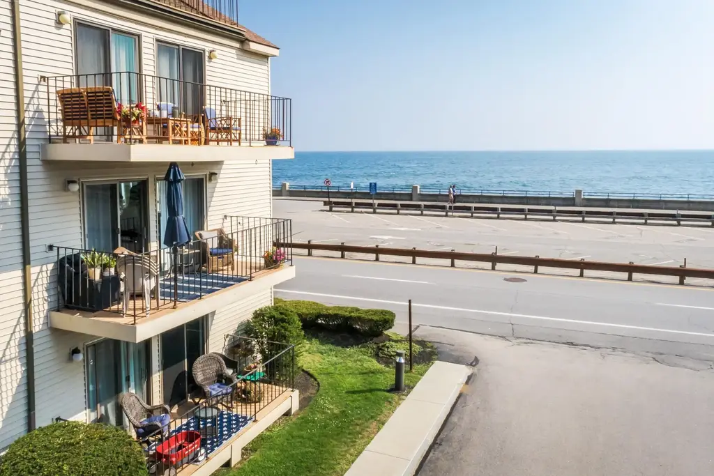 463 Ocean Boulevard, Hampton