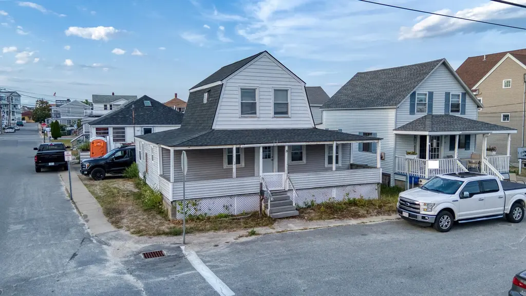 19 Dover Avenue, Hampton