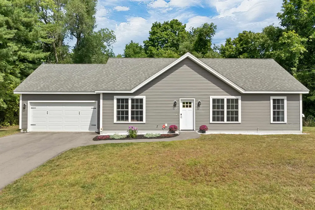 562 Pickering Road, Rochester