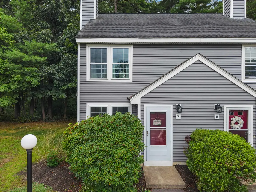 7 Northeast Village Road, Concord