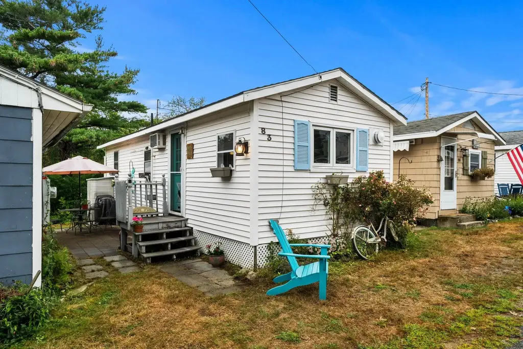 83 Acorn Road, Hampton