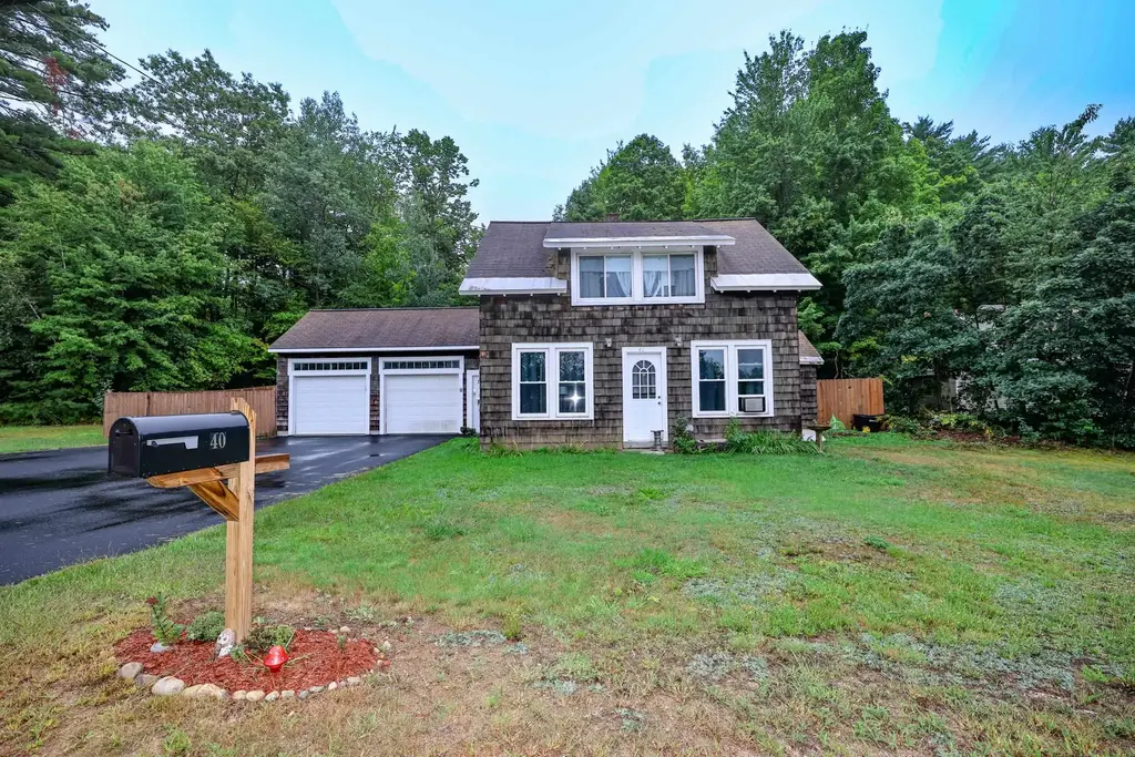 40 Winnisquam Way, Belmont