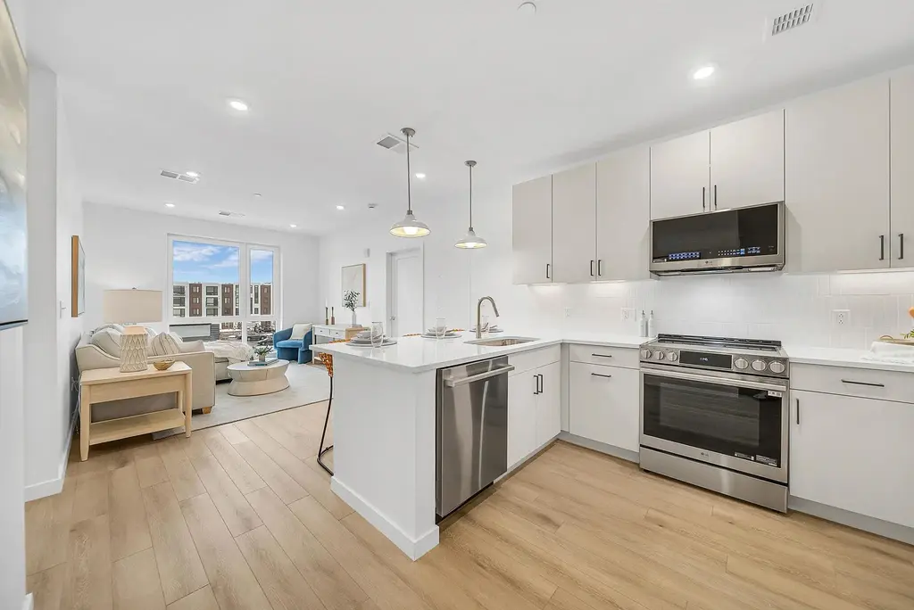 80 Constitution Avenue, Portsmouth