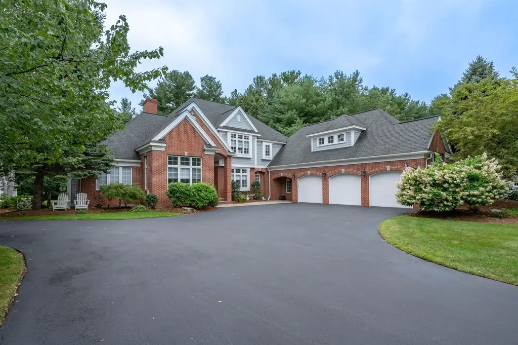 4 Crestwood Lane, Nashua