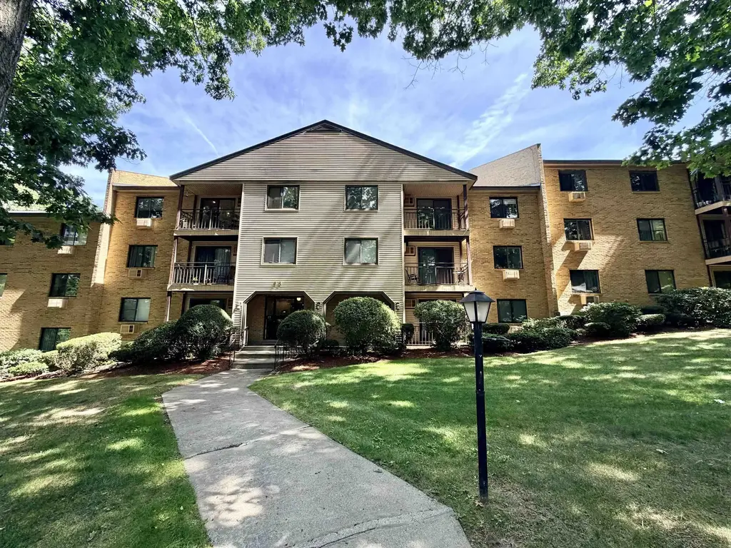 19 Country Club Drive, Manchester