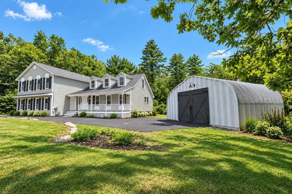 33 Baboosic Lake Road, Amherst