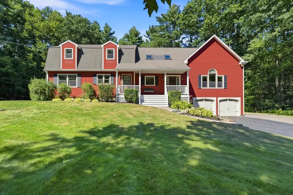 18 Meadow Lark Lane, Goffstown