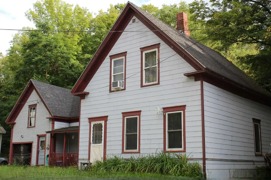 28 Spring Street, Colebrook