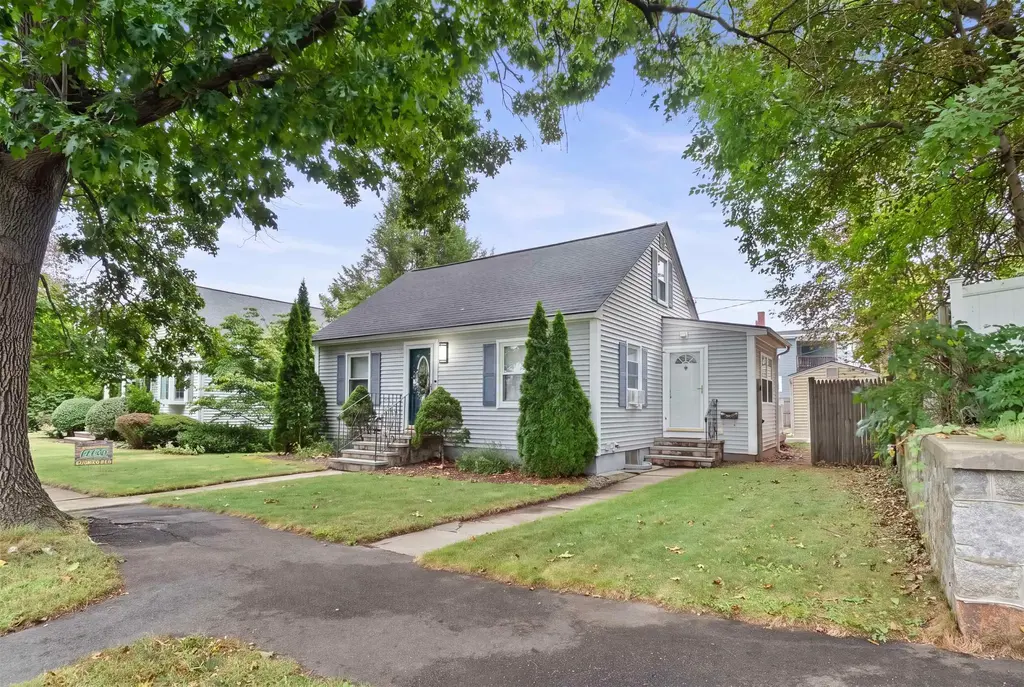 221 Youville Street, Manchester