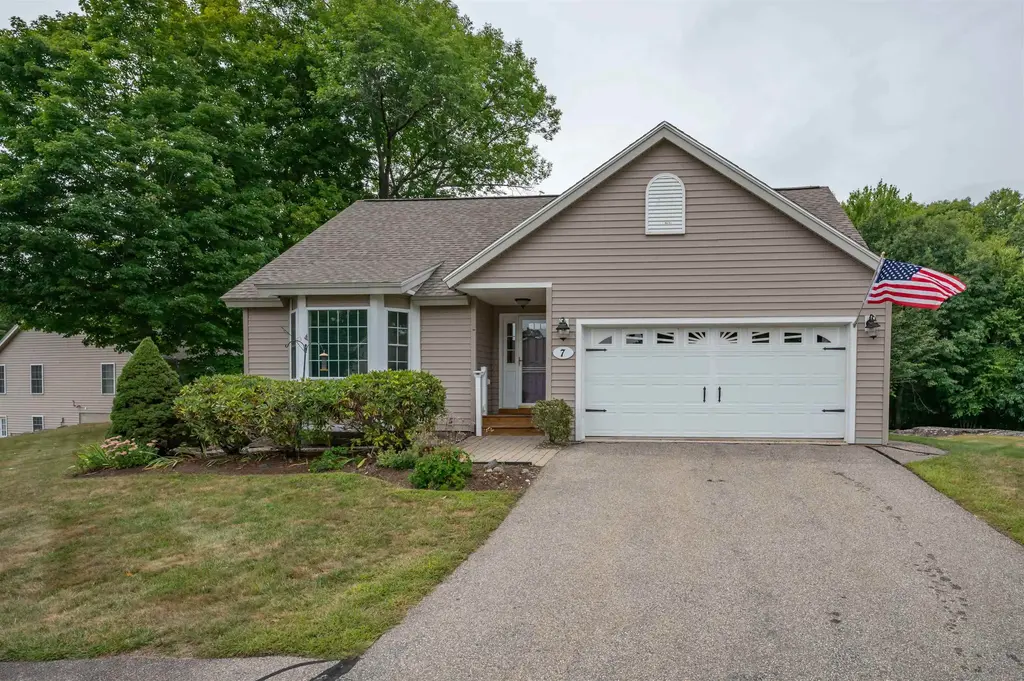 7 Country Lane, East Kingston
