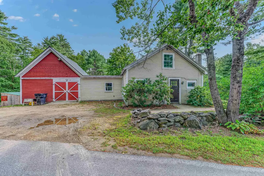402 Oak Hill Road, Northfield