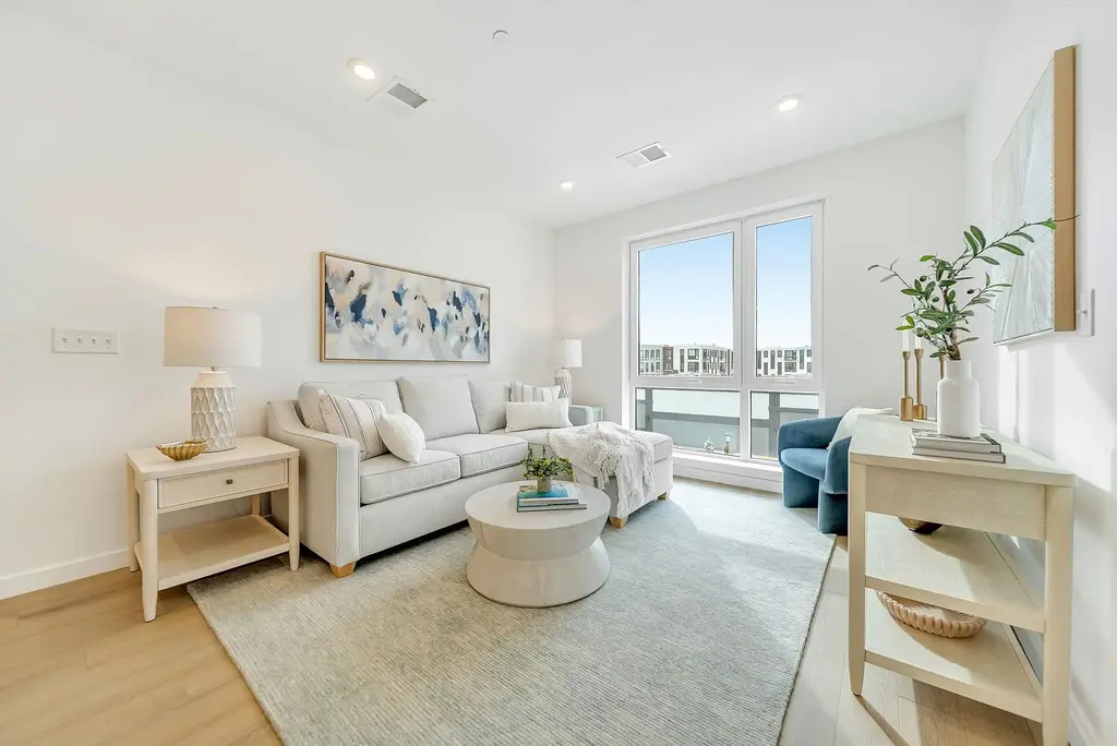 80 Constitution Avenue, Portsmouth