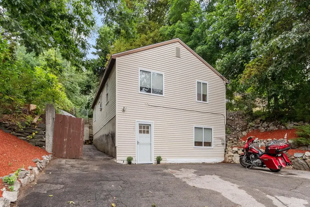 786 Mammoth Road, Manchester