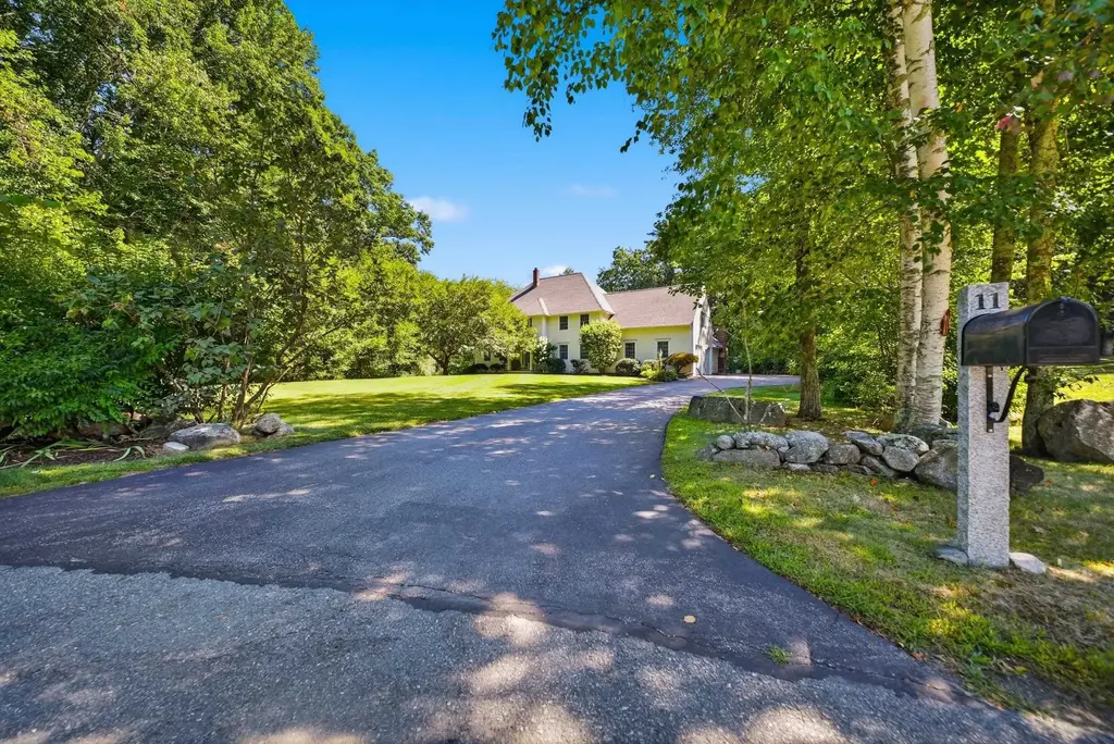 11 Olde Village Road, Salem