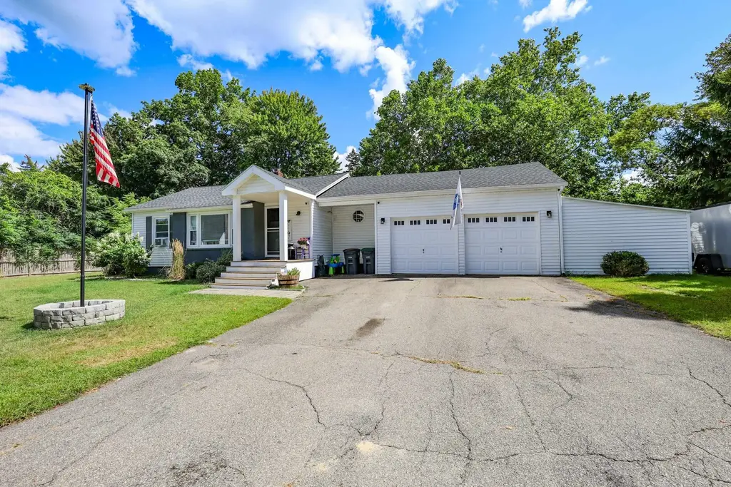 17 Coaker Avenue, Hooksett