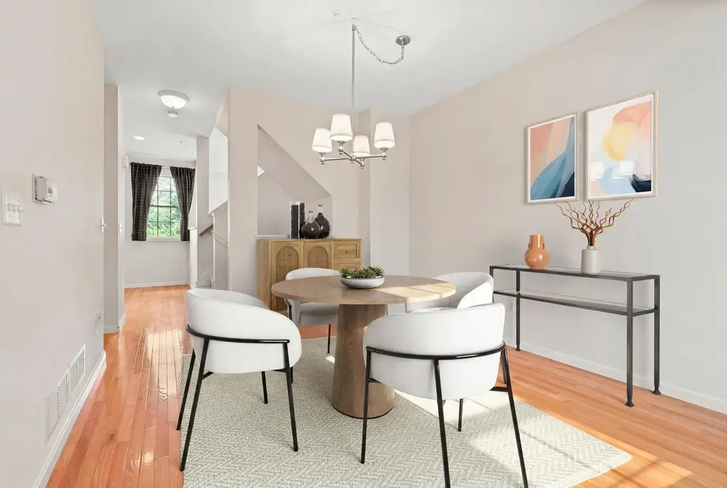 16 Edward Circle, Bedford